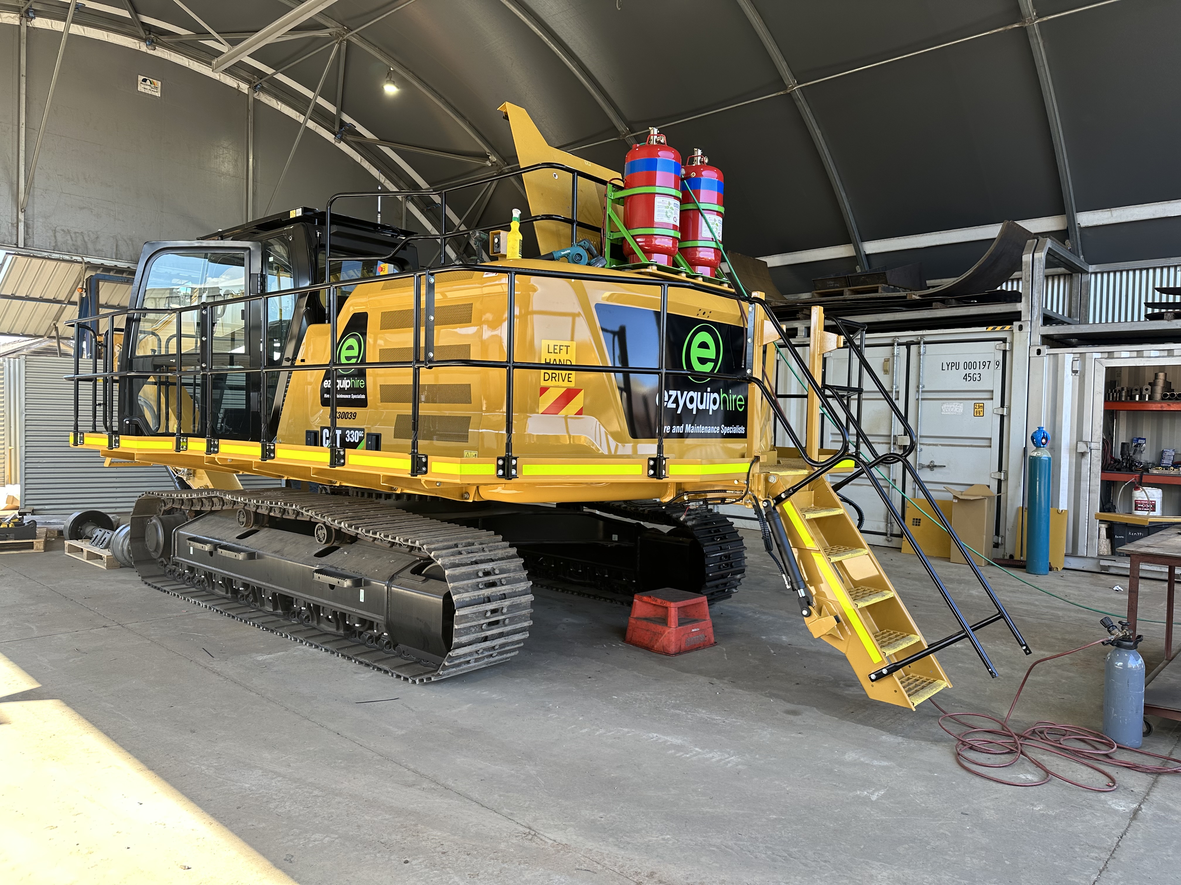 Cat 330 Amphibious Platform